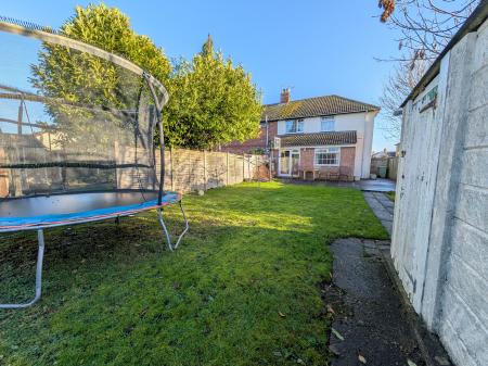 3 bedroom Semi-detached house to let in West Avenue, Grantham, NG31