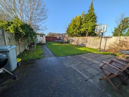 3 bedroom Semi-detached house to let in West Avenue, Grantham, NG31