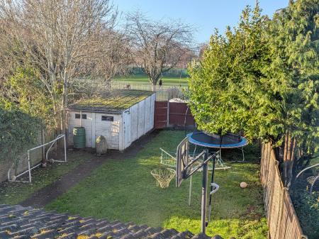 3 bedroom Semi-detached house to let in West Avenue, Grantham, NG31