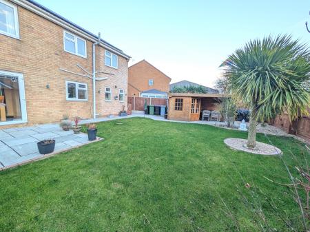 4 bedroom Semi-detached house to let in Pasture Close, Colsterworth, NG33