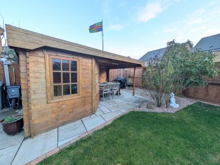 4 bedroom Semi-detached house to let in Pasture Close, Colsterworth, NG33