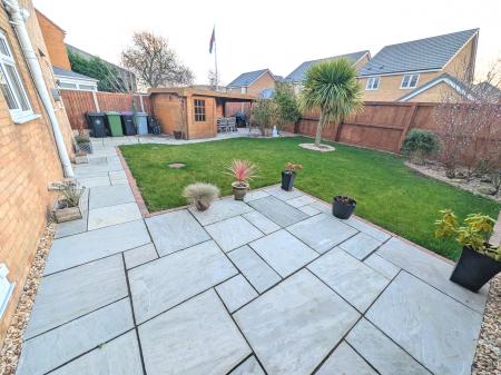 4 bedroom Semi-detached house to let in Pasture Close, Colsterworth, NG33