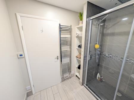 4 bedroom Semi-detached house to let in Pasture Close, Colsterworth, NG33