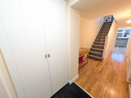 4 bedroom Semi-detached house to let in Pasture Close, Colsterworth, NG33