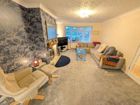 4 bedroom Semi-detached house to let in Pasture Close, Colsterworth, NG33