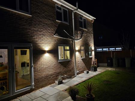 4 bedroom Semi-detached house to let in Pasture Close, Colsterworth, NG33