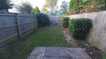 3 bedroom Town house to let in Dexter Avenue, Grantham, NG31