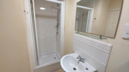 3 bedroom Town house to let in Dexter Avenue, Grantham, NG31