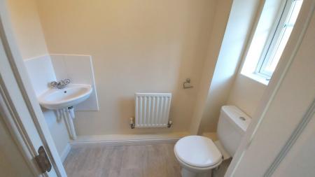 3 bedroom Town house to let in Dexter Avenue, Grantham, NG31