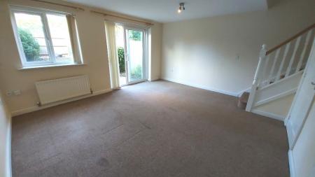 3 bedroom Town house to let in Dexter Avenue, Grantham, NG31