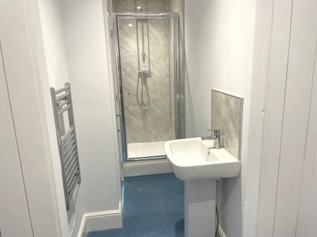 2 bedroom Flat to let in Avenue Road, Grantham, NG31