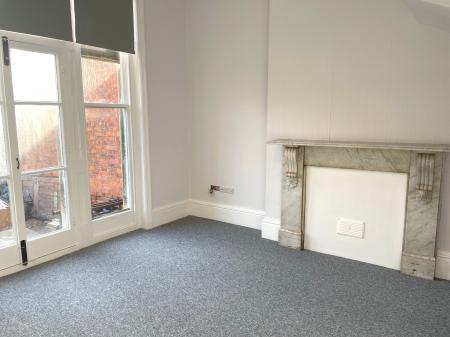 2 bedroom Flat to let in Avenue Road, Grantham, NG31