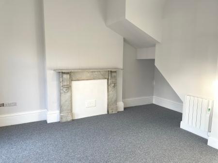 2 bedroom Flat to let in Avenue Road, Grantham, NG31