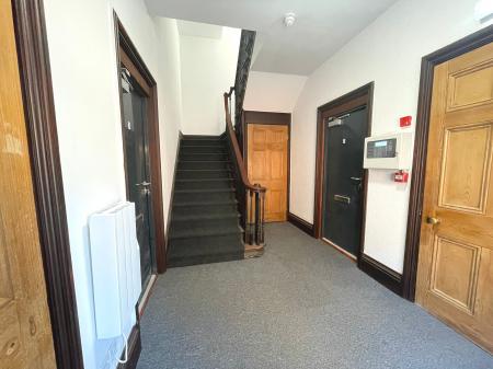 2 bedroom Flat to let in Avenue Road, Grantham, NG31