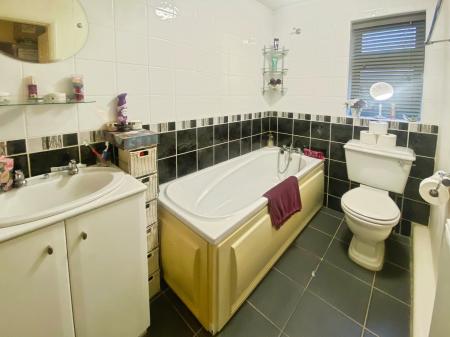 3 bedroom Detached house to let in The Belfry, Grantham, NG31