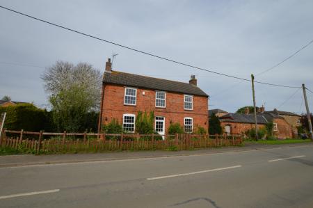 4 bedroom Detached house to let in Belvoir Road, Redmile, NG13