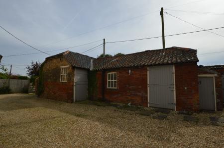 4 bedroom Detached house to let in Belvoir Road, Redmile, NG13