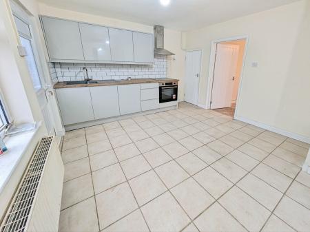 2 bedroom End of terrace house to let in Kingston Avenue, Grantham, NG31