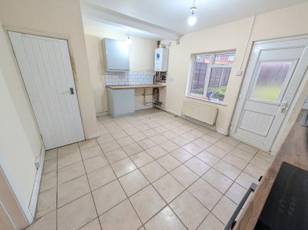 2 bedroom End of terrace house to let in Kingston Avenue, Grantham, NG31