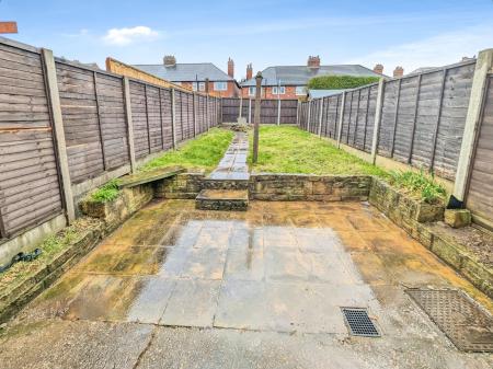 2 bedroom End of terrace house to let in Kingston Avenue, Grantham, NG31