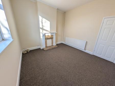 4 bedroom Terraced House to let in Queen Street, Grantham, NG31