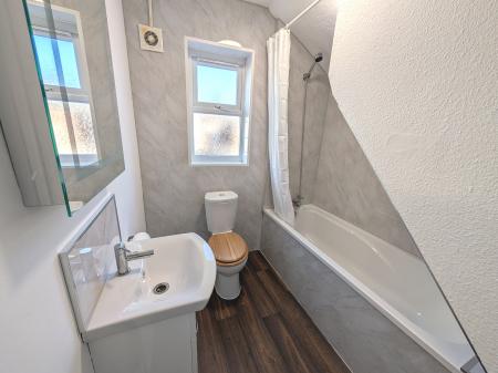 4 bedroom Terraced House to let in Queen Street, Grantham, NG31