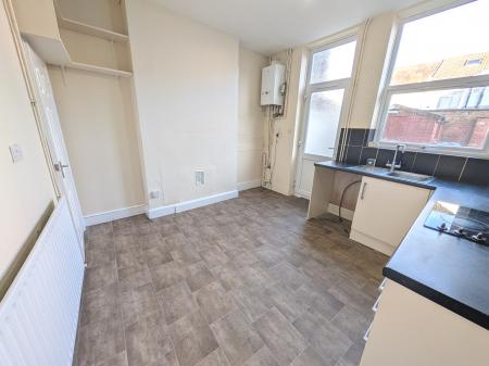 4 bedroom Terraced House to let in Queen Street, Grantham, NG31