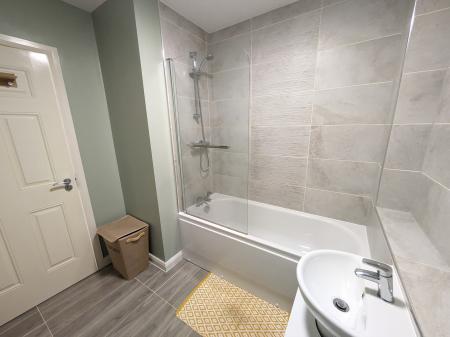 2 bedroom Terraced House to let in Williams Close, Ancaster, NG32