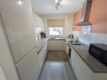 2 bedroom Terraced House to let in Williams Close, Ancaster, NG32