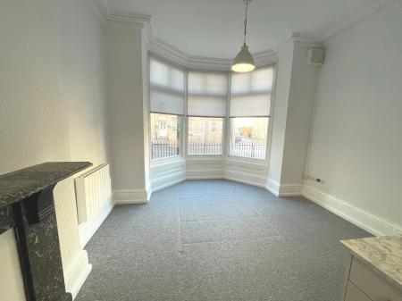 1 bedroom Flat to let in Avenue Road, Grantham, NG31