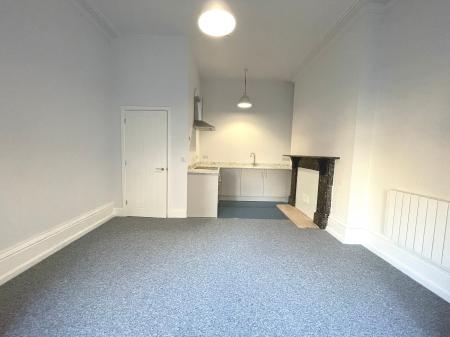 1 bedroom Flat to let in Avenue Road, Grantham, NG31