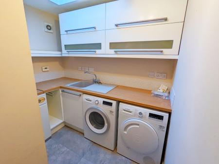 4 bedroom Barn Conversion to let in Church Farm, Stroxton, NG33