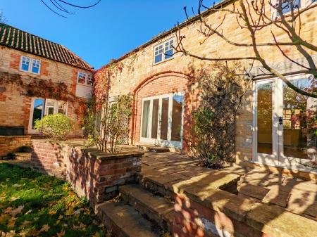 4 bedroom Barn Conversion to let in Church Farm, Stroxton, NG33