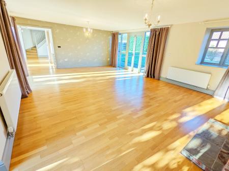 4 bedroom Barn Conversion to let in Church Farm, Stroxton, NG33