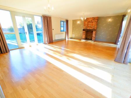 4 bedroom Barn Conversion to let in Church Farm, Stroxton, NG33