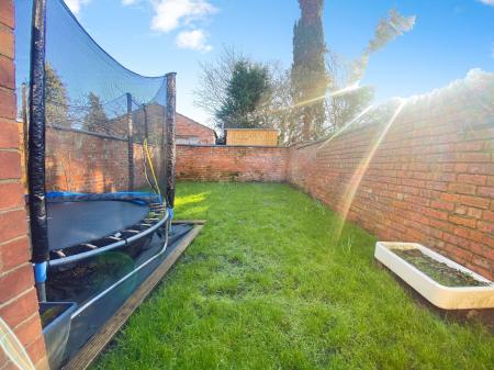 4 bedroom Detached house to let in Harlaxton Road, Grantham, NG31