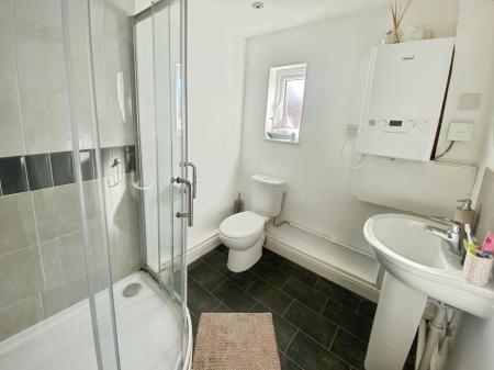 4 bedroom Detached house to let in Harlaxton Road, Grantham, NG31