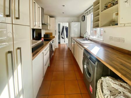 4 bedroom Detached house to let in Harlaxton Road, Grantham, NG31