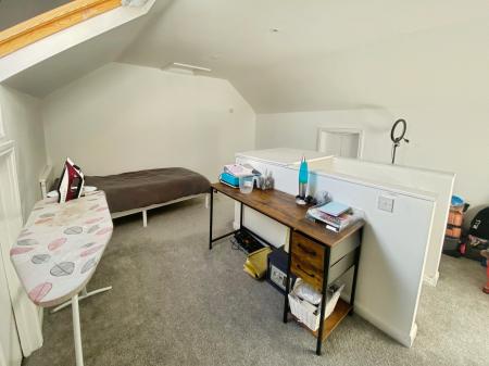 4 bedroom Detached house to let in Harlaxton Road, Grantham, NG31