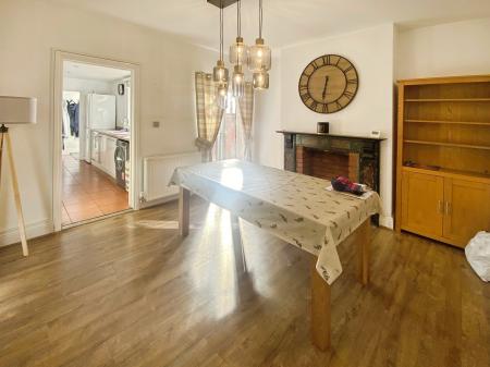 4 bedroom Detached house to let in Harlaxton Road, Grantham, NG31