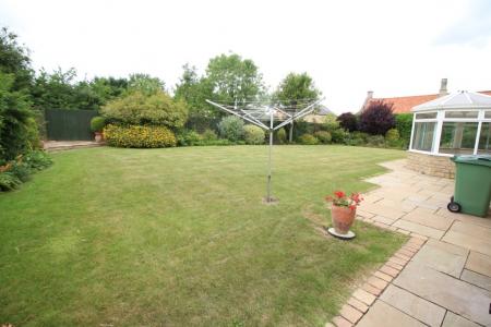 4 bedroom Detached house to let in Ellerby Mead, Swayfield, NG33