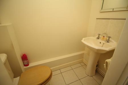 4 bedroom Detached house to let in Ellerby Mead, Swayfield, NG33