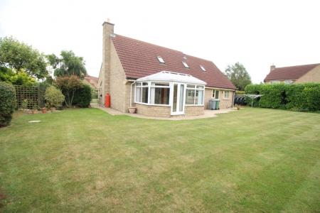 4 bedroom Detached house to let in Ellerby Mead, Swayfield, NG33