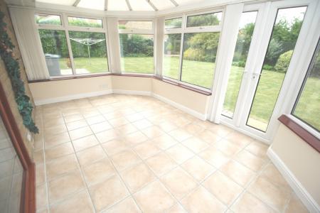 4 bedroom Detached house to let in Ellerby Mead, Swayfield, NG33