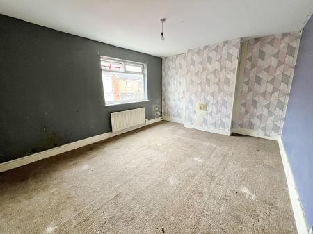 3 bedroom Terraced House for sale in Ainslie Street, Grimsby, DN32