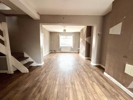 3 bedroom Terraced House for sale in Ainslie Street, Grimsby, DN32