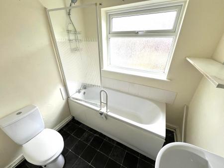 2 bedroom Terraced House for sale in Haycroft Street, Grimsby, DN31