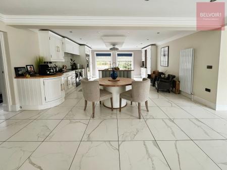 5 bedroom Detached house to let in Brickyard, Great Limber, Grimsby, DN37