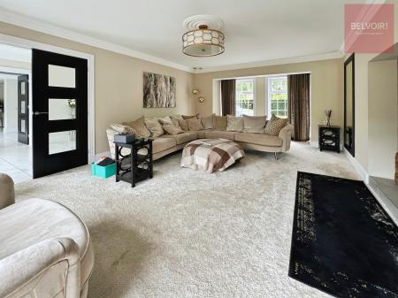 5 bedroom Detached house to let in Brickyard, Great Limber, Grimsby, DN37