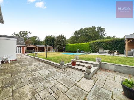 5 bedroom Detached house to let in Brickyard, Great Limber, Grimsby, DN37